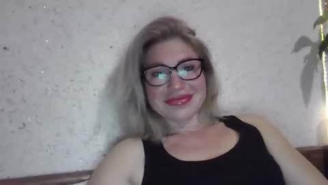 Snapshot of fox_red_lady7 chatting on April 13, 2026, 7:19 pm fox_red_lady7 online show from April 13, 2026, 7:19 pm