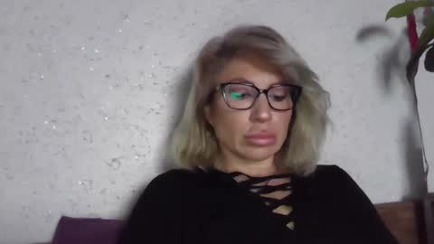 Snapshot of fox_red_lady7 chatting on April 17, 2026, 7:44 am fox_red_lady7 online show from April 17, 2026, 7:44 am
