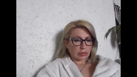 Snapshot of fox_red_lady7 chatting on May 5, 2026, 8:44 am fox_red_lady7 online show from May 5, 2026, 8:44 am
