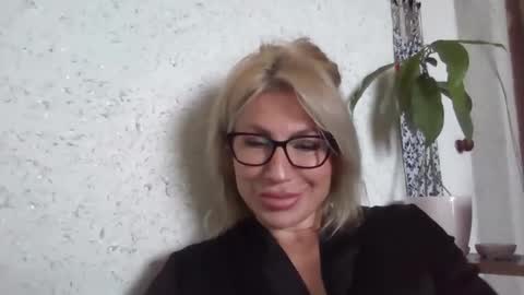 Snapshot of fox_red_lady7 chatting on May 8, 2026, 6:19 am fox_red_lady7 online show from May 8, 2026, 6:19 am