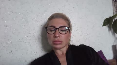 Snapshot of fox_red_lady7 chatting on May 15, 2026, 9:38 am fox_red_lady7 online show from May 15, 2026, 9:38 am