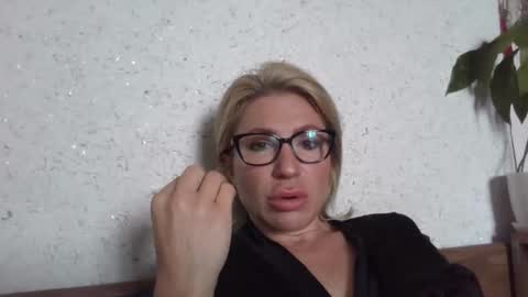 Snapshot of fox_red_lady7 chatting on May 16, 2026, 6:43 am fox_red_lady7 online show from May 16, 2026, 6:43 am