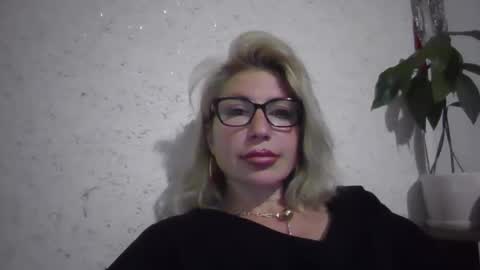 Snapshot of fox_red_lady7 chatting on May 17, 2026, 7:21 pm fox_red_lady7 online show from May 17, 2026, 7:21 pm