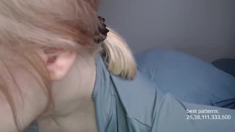 i am your baby Alien  online show from October 4, 2025, 1:53 pm