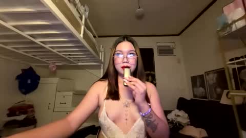 Snapshot of foxieeealona chatting on April 14, 2026, 3:29 pm Alicia Baby online show from April 14, 2026, 3:29 pm