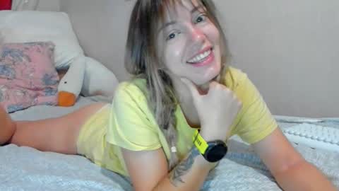 Snapshot of foxy_blond chatting on October 27, 2025, 12:15 am Foxy online show from October 27, 2025, 12:15 am