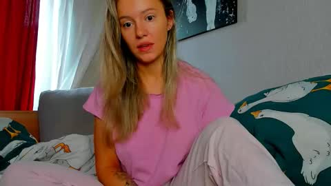 Snapshot of foxy_blond chatting on November 9, 2025, 6:33 am Foxy online show from November 9, 2025, 6:33 am