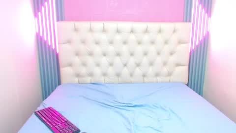 Snapshot of foxy_ella chatting on February 10, 2025, 6:24 pm Ella online show from February 10, 2025, 6:24 pm