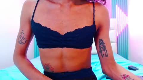 Ella online show from December 5, 2025, 3:52 pm