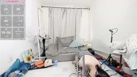 yiyi online show from November 20, 2025, 8:14 am