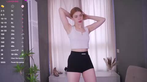 Snapshot of foxyrise chatting on November 13, 2025, 6:12 am Jane Foxy online show from November 13, 2025, 6:12 am