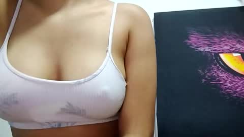 Snapshot of fragmented_girl_18 chatting on March 2, 2026, 2:36 am Sofa online show from March 2, 2026, 2:36 am