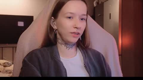 fran_bow online show from February 22, 2026, 8:07 pm