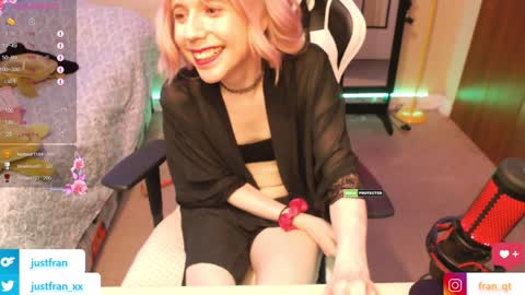 Snapshot of fran_qt chatting on January 27, 2025, 12:43 am Fran online show from January 27, 2025, 12:43 am