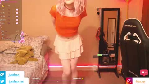 Snapshot of fran_qt chatting on January 28, 2025, 5:03 pm Fran online show from January 28, 2025, 5:03 pm