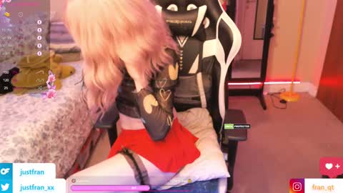 Snapshot of fran_qt chatting on February 9, 2025, 5:43 pm Fran online show from February 9, 2025, 5:43 pm