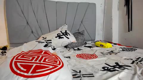 francihot4 online show from February 3, 2026, 2:53 am