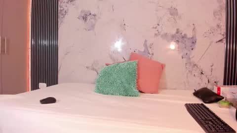 Snapshot of francis_leams chatting on January 17, 2026, 7:28 pm Laura online show from January 17, 2026, 7:28 pm