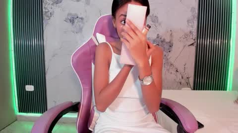 Snapshot of francis_leams chatting on February 12, 2026, 7:31 pm Laura online show from February 12, 2026, 7:31 pm