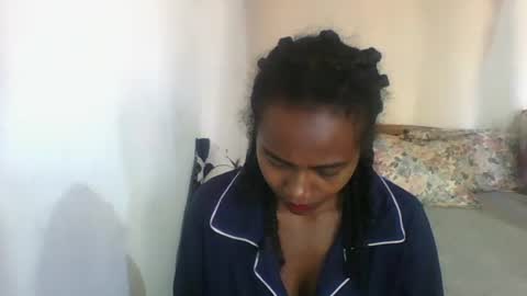 Snapshot of francoisee chatting on April 12, 2026, 7:35 am Hamie Sexy online show from April 12, 2026, 7:35 am
