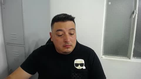 Snapshot of francoisroy chatting on November 6, 2025, 11:48 pm Juan online show from November 6, 2025, 11:48 pm