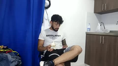 Snapshot of frankdanielsmolano chatting on June 5, 2026, 2:29 am frankdanielsmolano online show from June 5, 2026, 2:29 am