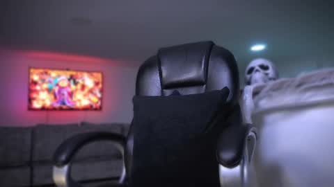 Frank Farrell. Hey remember to give me a thumbs up Ty online show from October 30, 2025, 11:16 pm