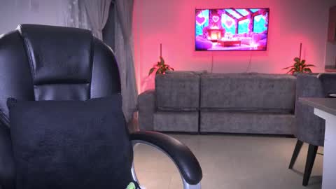 Snapshot of frankfarrellx chatting on February 14, 2026, 3:25 am Frank Farrell. Hey remember to give me a thumbs up Ty online show from February 14, 2026, 3:25 am