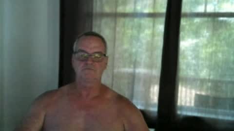Snapshot of frankfruter10 chatting on July 8, 2026, 3:27 pm hung4fun online show from July 8, 2026, 3:27 pm