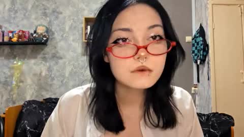 Snapshot of frankreyne chatting on November 13, 2025, 4:50 pm Lily online show from November 13, 2025, 4:50 pm