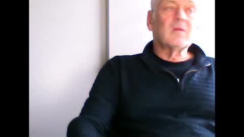 frannkboy61 online show from May 17, 2026, 5:31 pm
