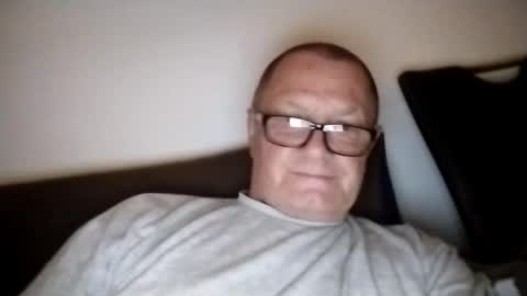 Wolfi online show from September 18, 2025, 6:26 am