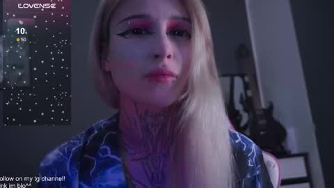 Snapshot of fraulein_mooon chatting on November 18, 2025, 12:16 am Asya UwU online show from November 18, 2025, 12:16 am