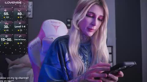 Snapshot of fraulein_mooon chatting on November 24, 2025, 10:53 pm Asya UwU online show from November 24, 2025, 10:53 pm