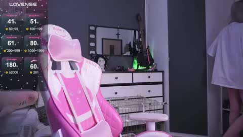 Snapshot of fraulein_mooon chatting on January 10, 2026, 6:20 pm Asya UwU online show from January 10, 2026, 6:20 pm