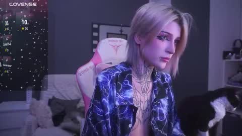 Snapshot of fraulein_mooon chatting on February 6, 2026, 5:45 am Asya UwU online show from February 6, 2026, 5:45 am