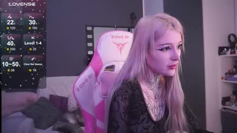 Snapshot of fraulein_mooon chatting on February 25, 2026, 5:22 pm Asya UwU online show from February 25, 2026, 5:22 pm