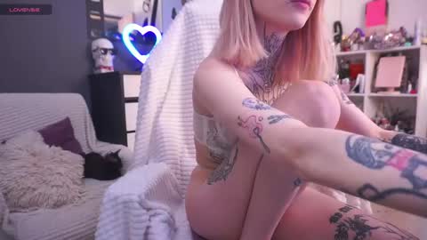 Snapshot of fraulein_mooon chatting on May 29, 2026, 9:24 pm Asya UwU online show from May 29, 2026, 9:24 pm