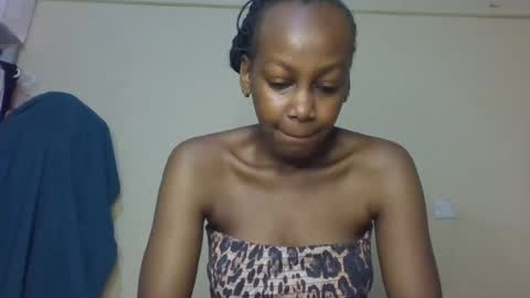 freaky_beauty online show from June 18, 2026, 4:35 am