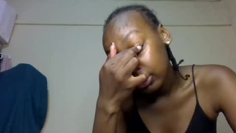 freaky_beauty online show from July 7, 2026, 6:58 am