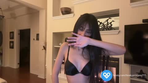 Snapshot of freakyprincess777 chatting on December 16, 2024, 6:10 am princess online show from December 16, 2024, 6:10 am