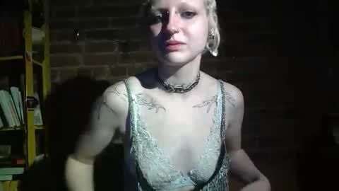 Lily Red online show from April 27, 2026, 4:10 am