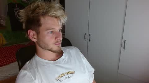 Snapshot of freddy_star chatting on September 23, 2025, 7:39 pm Frederick Perin online show from September 23, 2025, 7:39 pm