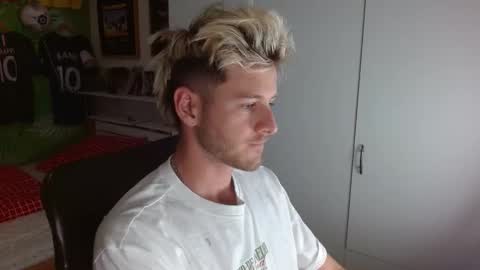 Snapshot of freddy_star chatting on October 26, 2025, 1:50 pm Frederick Perin online show from October 26, 2025, 1:50 pm