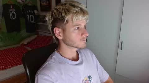 Snapshot of freddy_star chatting on October 29, 2025, 9:38 pm Frederick Perin online show from October 29, 2025, 9:38 pm