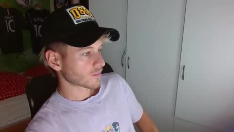 Snapshot of freddy_star chatting on October 30, 2025, 7:58 pm Frederick Perin online show from October 30, 2025, 7:58 pm