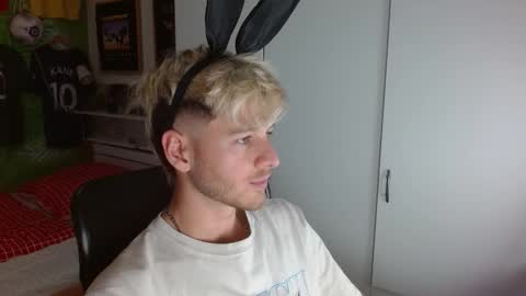 Snapshot of freddy_star chatting on October 31, 2025, 2:07 pm Frederick Perin online show from October 31, 2025, 2:07 pm