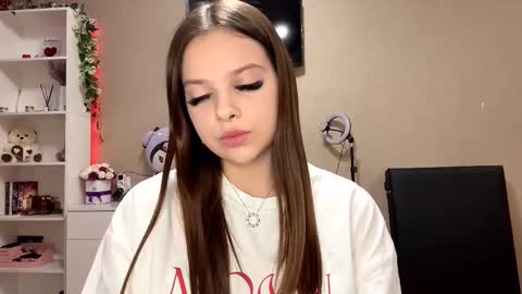 Lina online show from March 25, 2026, 4:13 pm