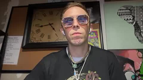 Snapshot of freeyourmind247 chatting on November 12, 2025, 11:43 am freeyourmind247 online show from November 12, 2025, 11:43 am