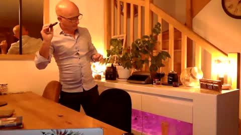 Snapshot of frenchdaddylove chatting on June 2, 2026, 6:43 pm Frenchdaddylove online show from June 2, 2026, 6:43 pm